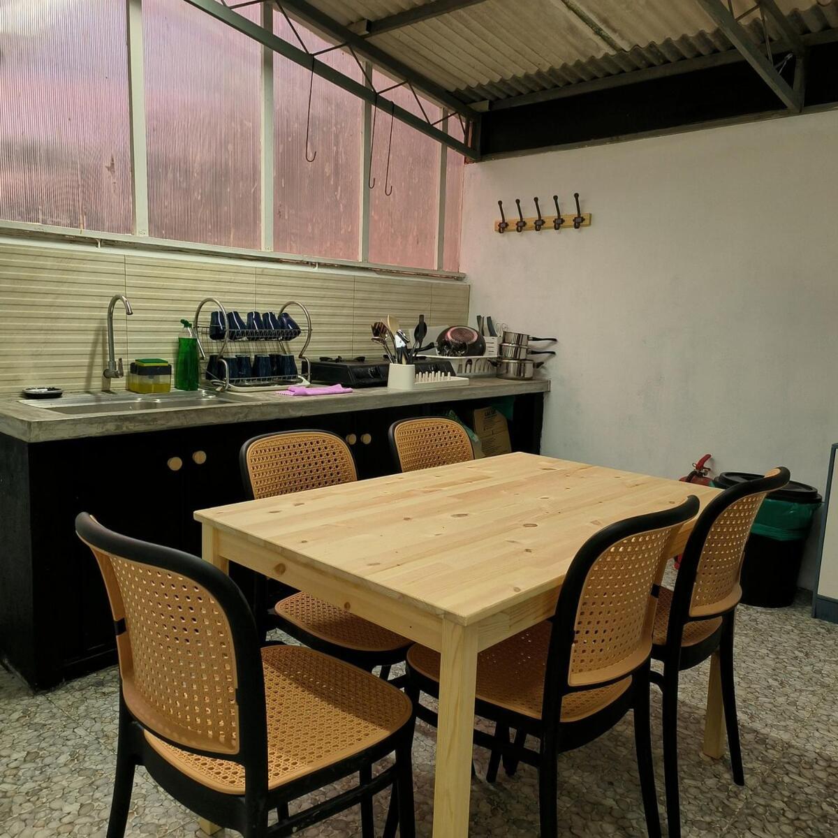 Tg103A Pet Friendly 15Pax, Near Beach Side Танджунг-Бунга Экстерьер фото